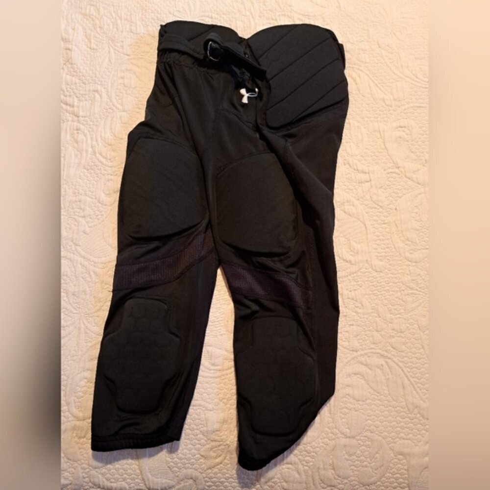 Under Armour men's size Small black football pants, VGUC